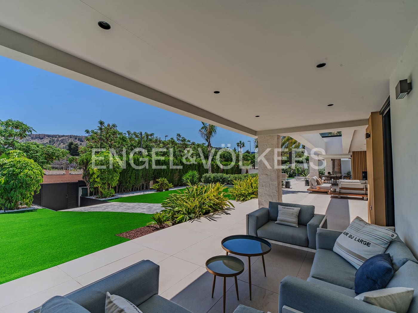 Villa for sale in Alicante / Alacant city with pool garage - € 2,650,000 (Ref: 9033212)