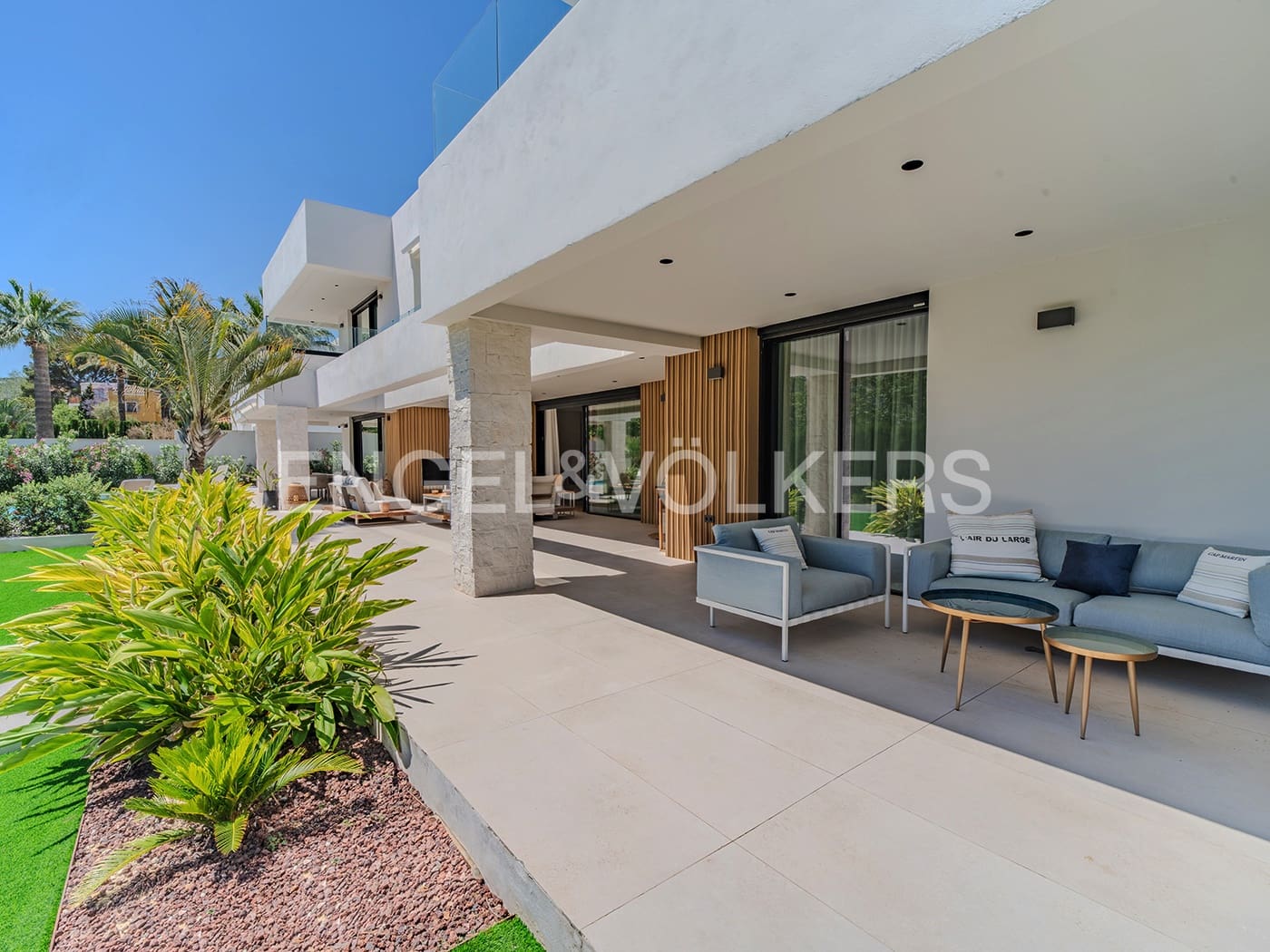 Villa for sale in Alicante / Alacant city with pool garage - € 2,650,000 (Ref: 9033212)