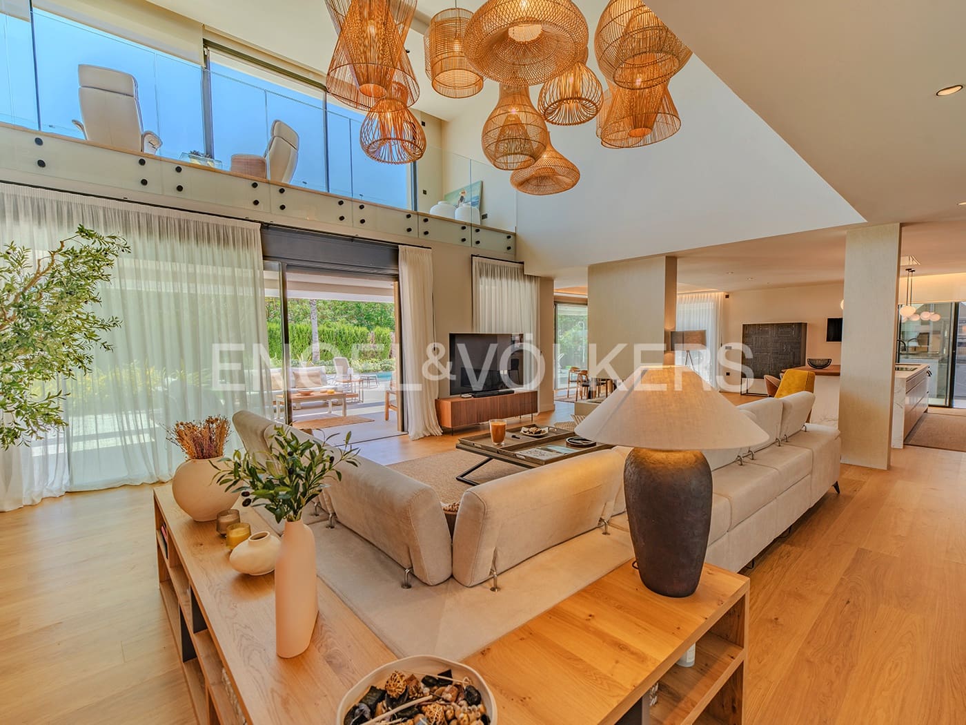 Villa for sale in Alicante / Alacant city with pool garage - € 2,650,000 (Ref: 9033212)