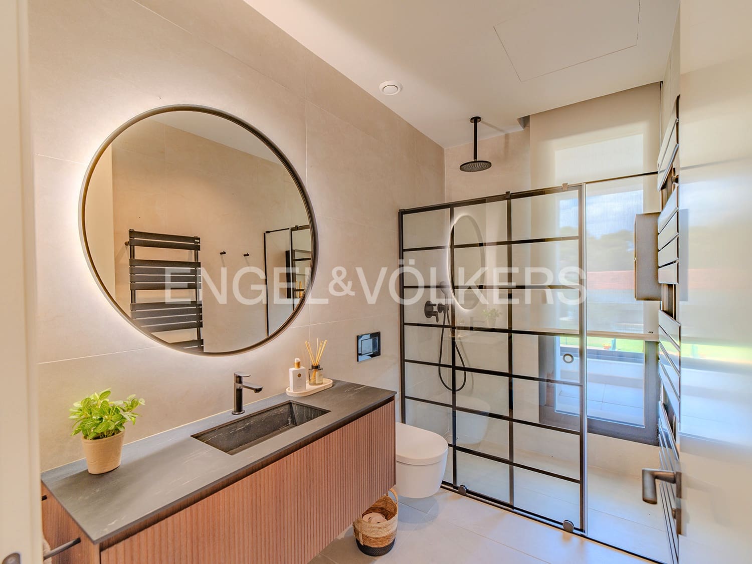 Villa for sale in Alicante / Alacant city with pool garage - € 2,650,000 (Ref: 9033212)