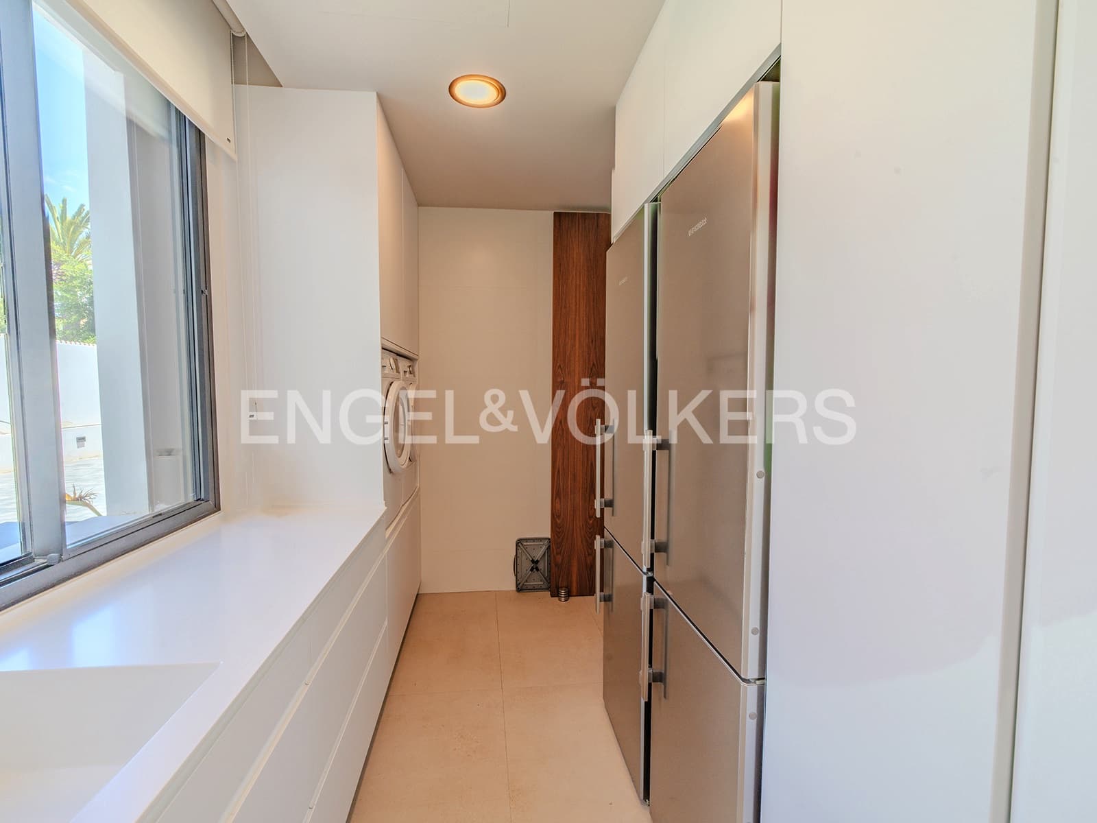 Villa for sale in Alicante / Alacant city with pool garage - € 2,650,000 (Ref: 9033212)