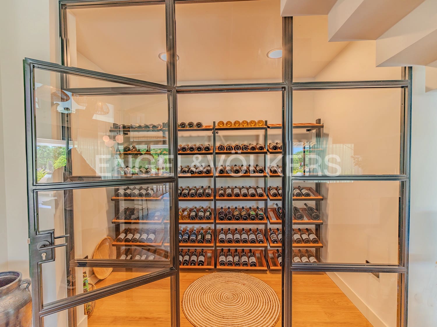 Villa for sale in Alicante / Alacant city with pool garage - € 2,650,000 (Ref: 9033212)