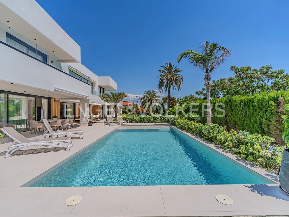 Villa for sale in Alicante / Alacant city with pool garage - € 2,650,000 (Ref: 9033212)