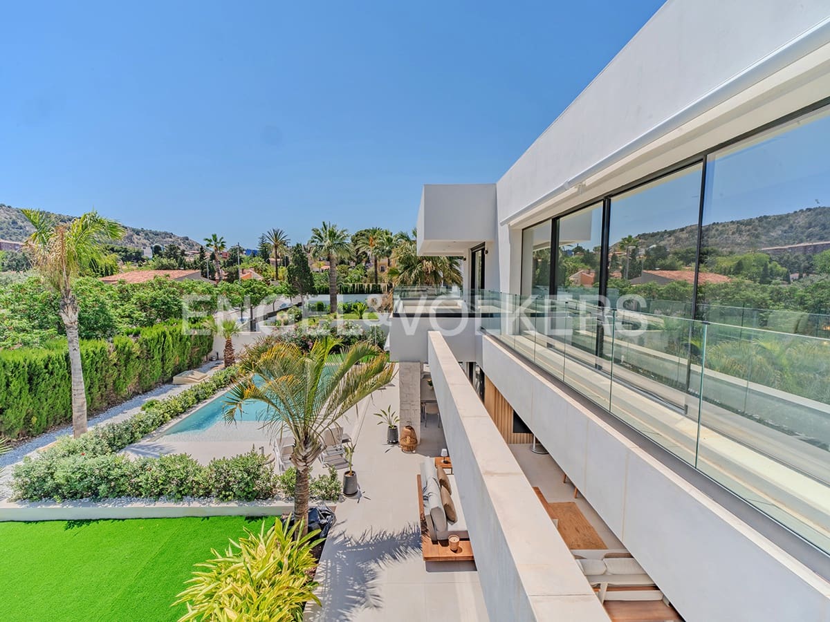 Villa for sale in Alicante / Alacant city with pool garage - € 2,650,000 (Ref: 9033212)