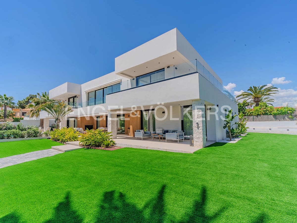 Villa for sale in Alicante / Alacant city with pool garage - € 2,650,000 (Ref: 9033212)