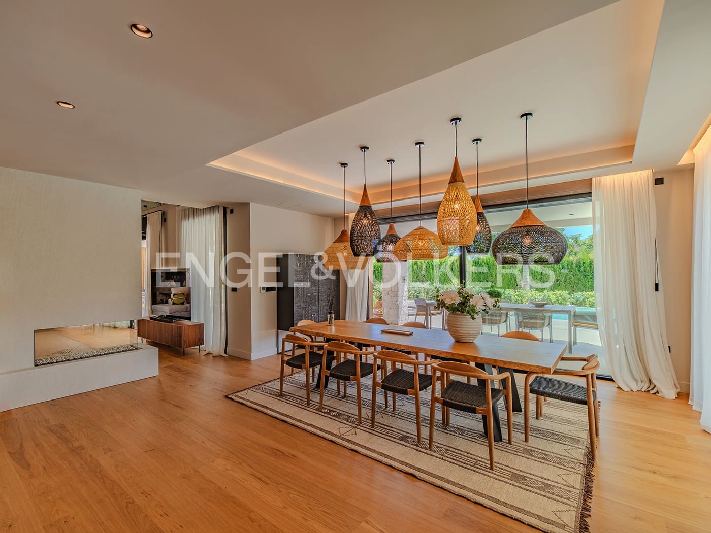 Villa for sale in Alicante / Alacant city with pool garage - € 2,650,000 (Ref: 9033212)