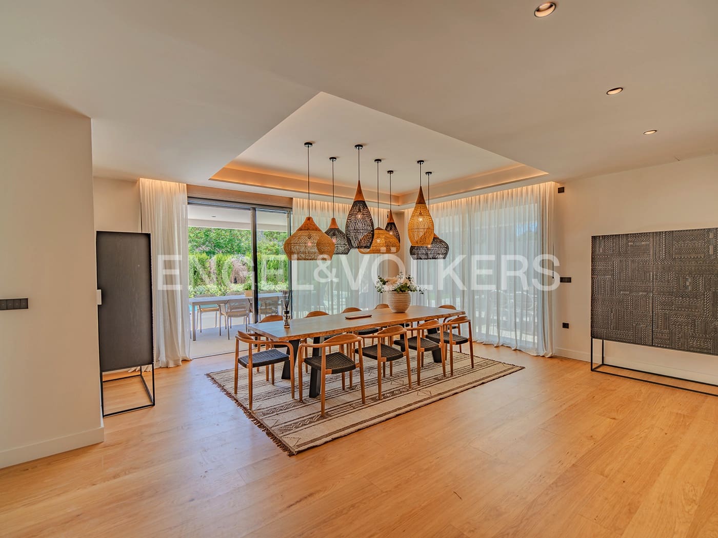 Villa for sale in Alicante / Alacant city with pool garage - € 2,650,000 (Ref: 9033212)