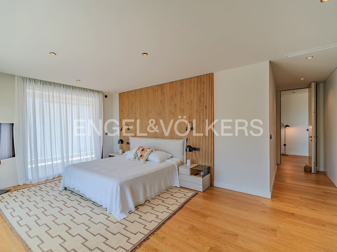 Villa for sale in Alicante / Alacant city with pool garage - € 2,650,000 (Ref: 9033212)