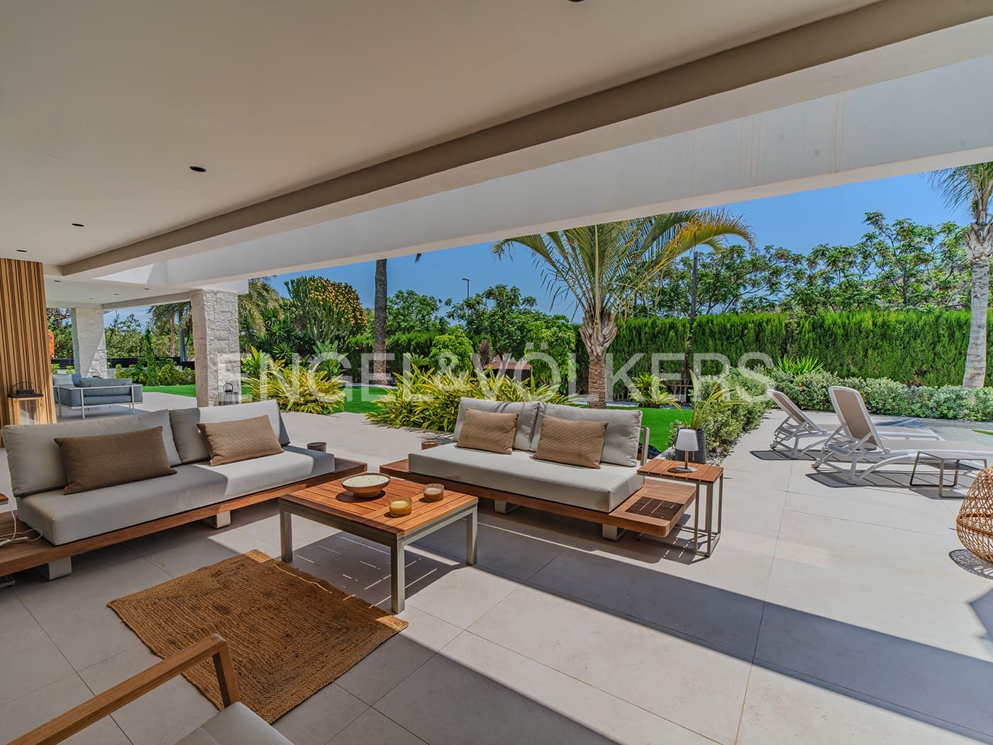 Villa for sale in Alicante / Alacant city with pool garage - € 2,650,000 (Ref: 9033212)