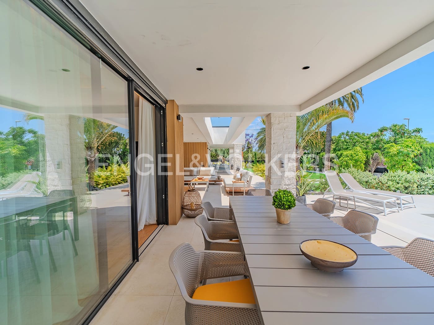 Villa for sale in Alicante / Alacant city with pool garage - € 2,650,000 (Ref: 9033212)