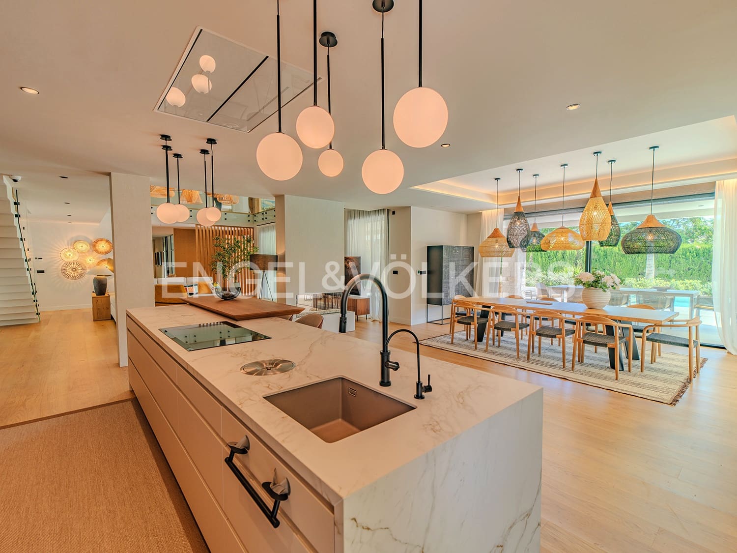 Villa for sale in Alicante / Alacant city with pool garage - € 2,650,000 (Ref: 9033212)