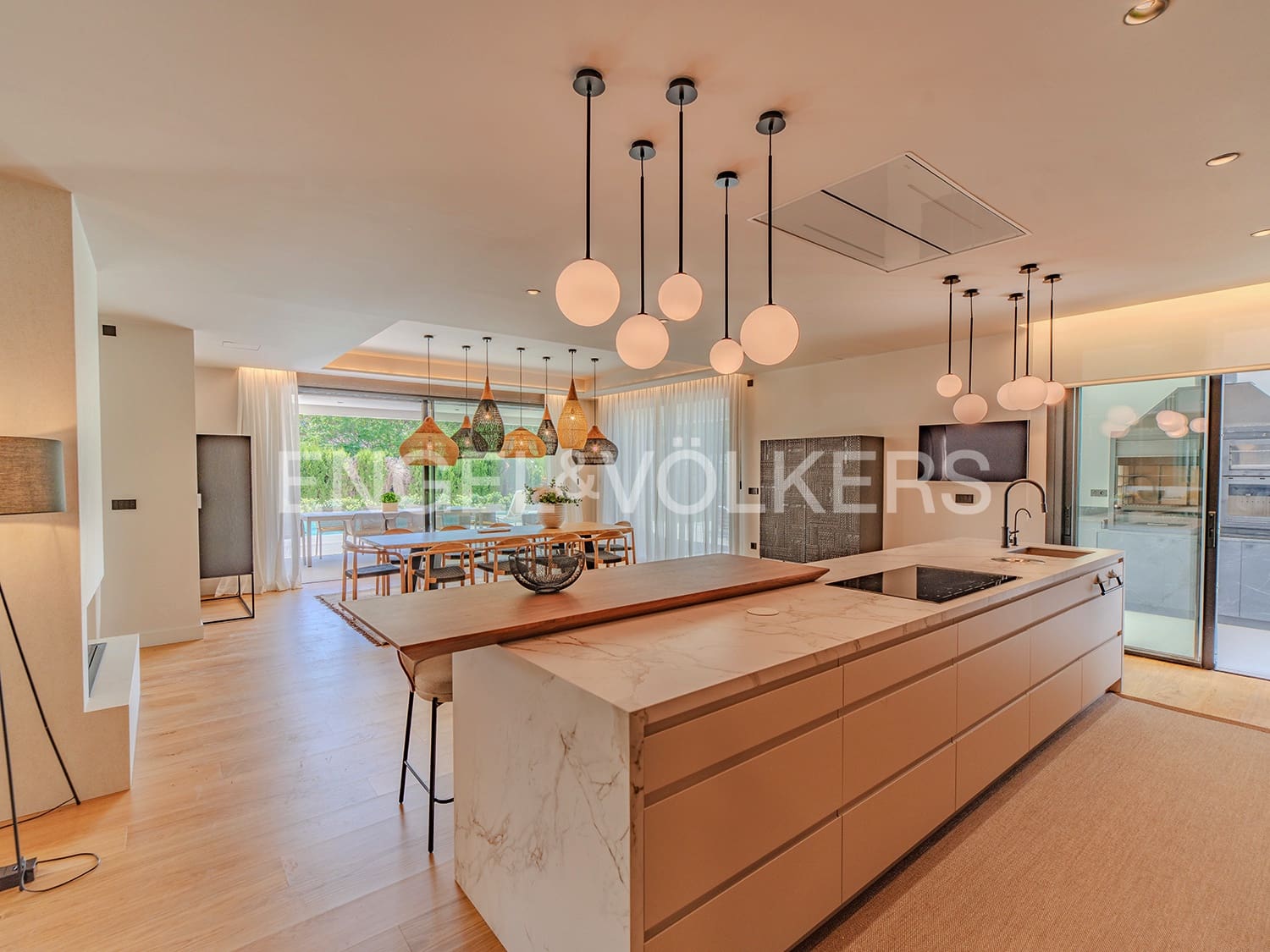 Villa for sale in Alicante / Alacant city with pool garage - € 2,650,000 (Ref: 9033212)