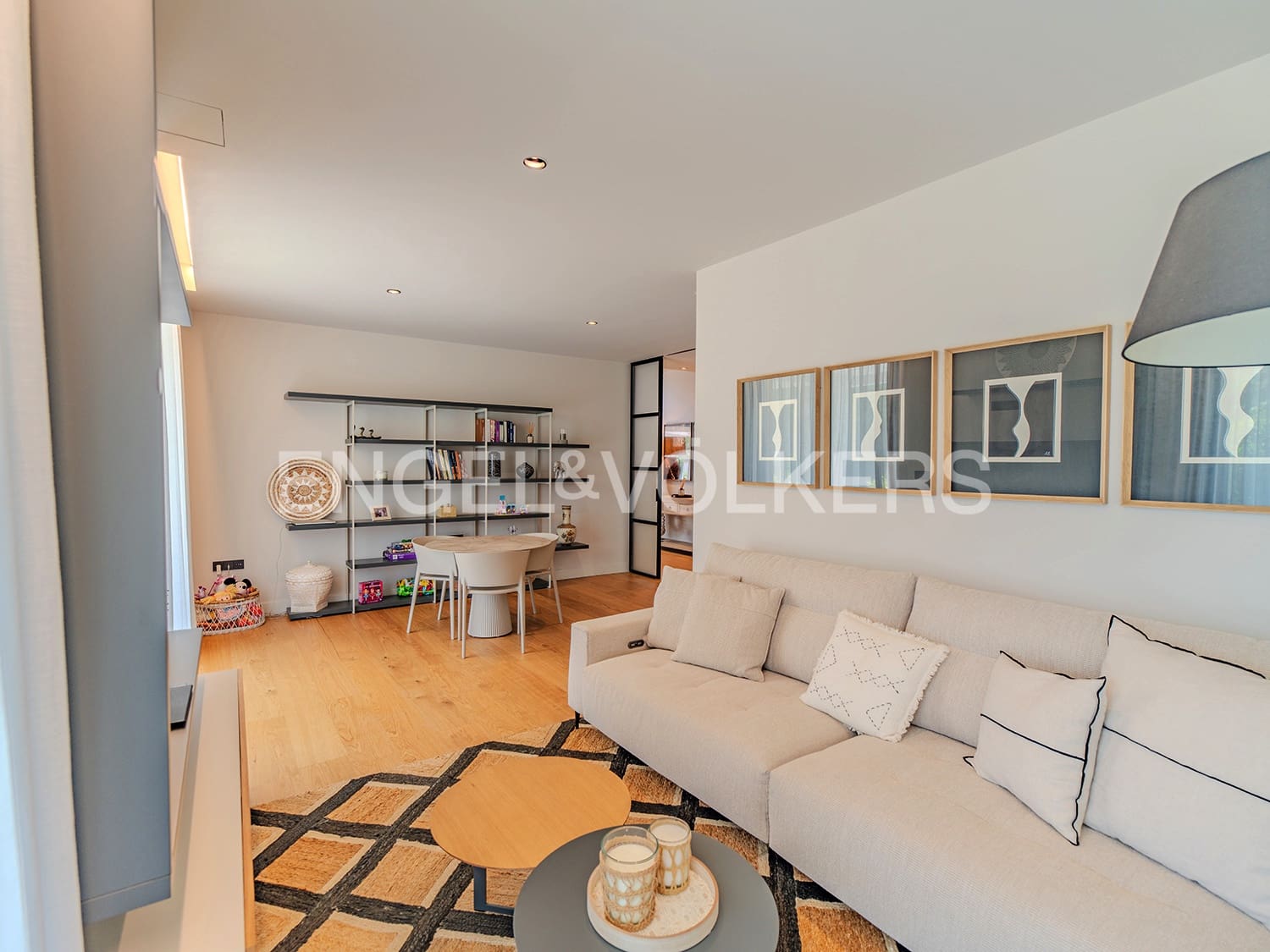 Villa for sale in Alicante / Alacant city with pool garage - € 2,650,000 (Ref: 9033212)