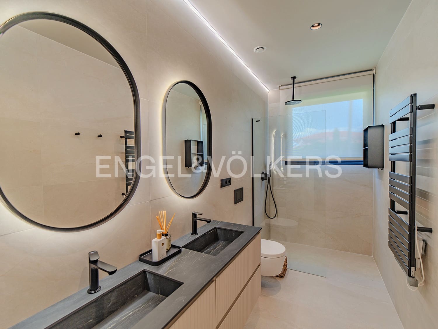 Villa for sale in Alicante / Alacant city with pool garage - € 2,650,000 (Ref: 9033212)