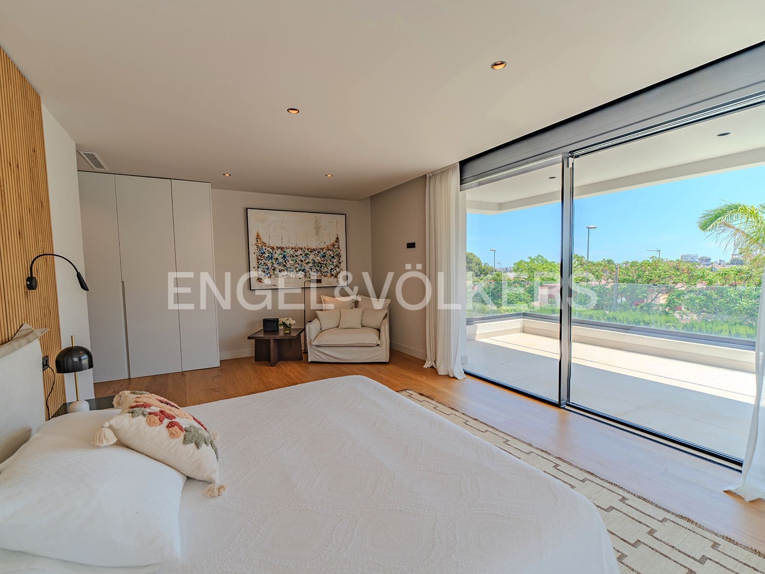 Villa for sale in Alicante / Alacant city with pool garage - € 2,650,000 (Ref: 9033212)