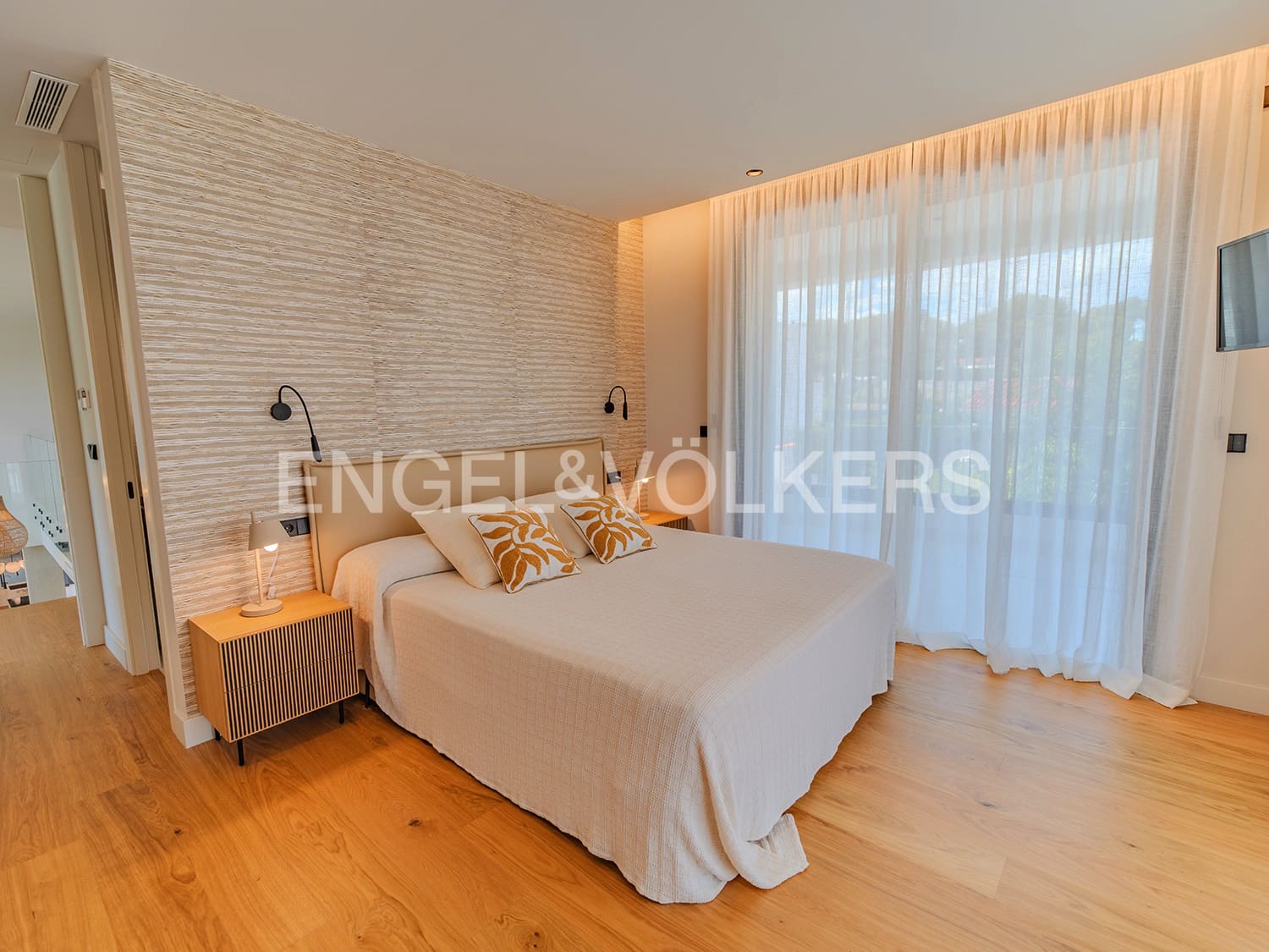 Villa for sale in Alicante / Alacant city with pool garage - € 2,650,000 (Ref: 9033212)