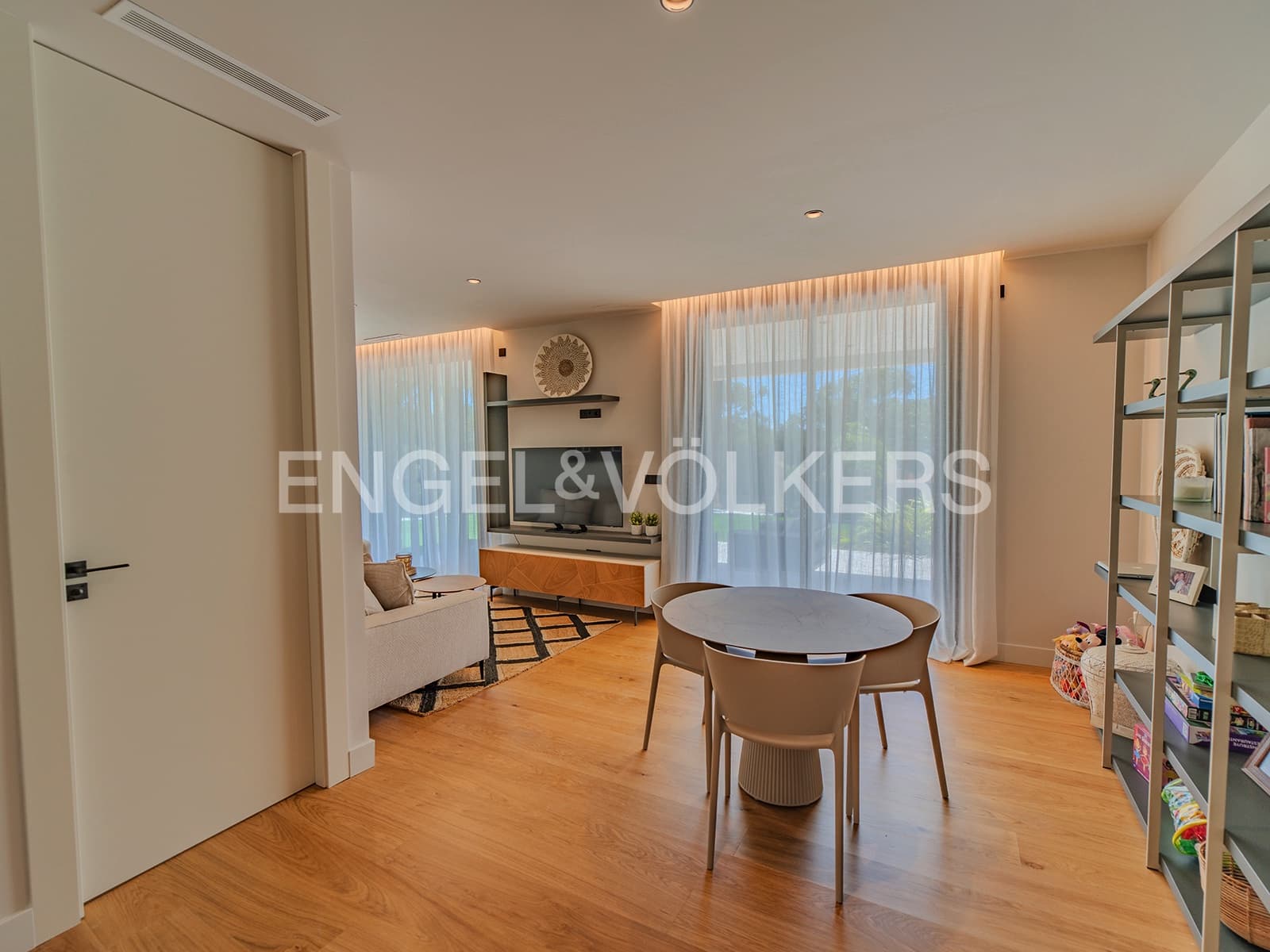 Villa for sale in Alicante / Alacant city with pool garage - € 2,650,000 (Ref: 9033212)