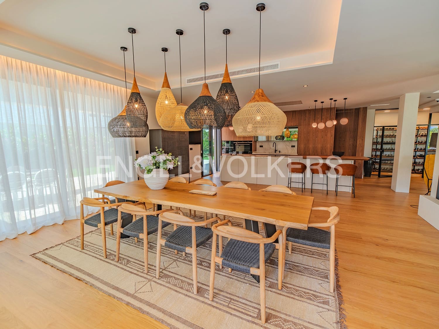 Villa for sale in Alicante / Alacant city with pool garage - € 2,650,000 (Ref: 9033212)