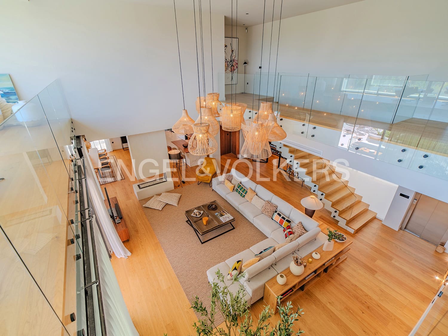 Villa for sale in Alicante / Alacant city with pool garage - € 2,650,000 (Ref: 9033212)