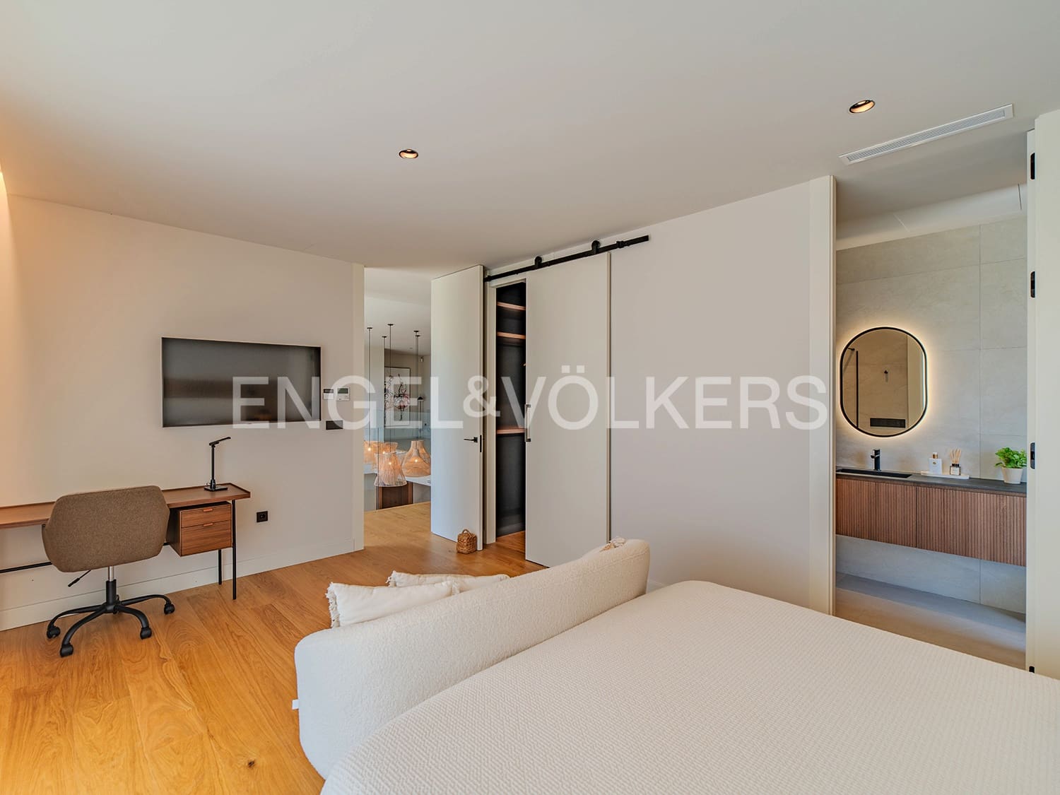 Villa for sale in Alicante / Alacant city with pool garage - € 2,650,000 (Ref: 9033212)