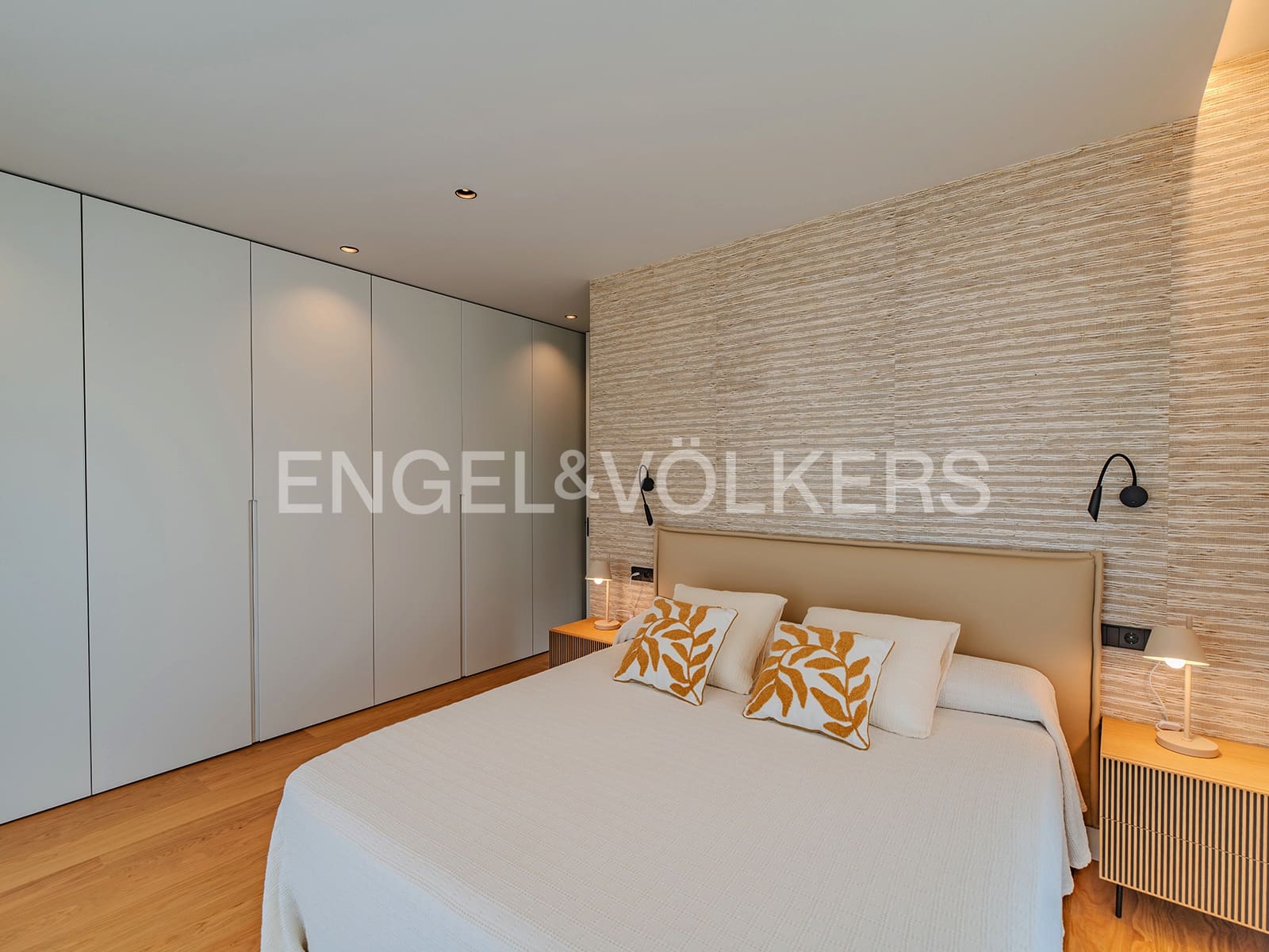 Villa for sale in Alicante / Alacant city with pool garage - € 2,650,000 (Ref: 9033212)