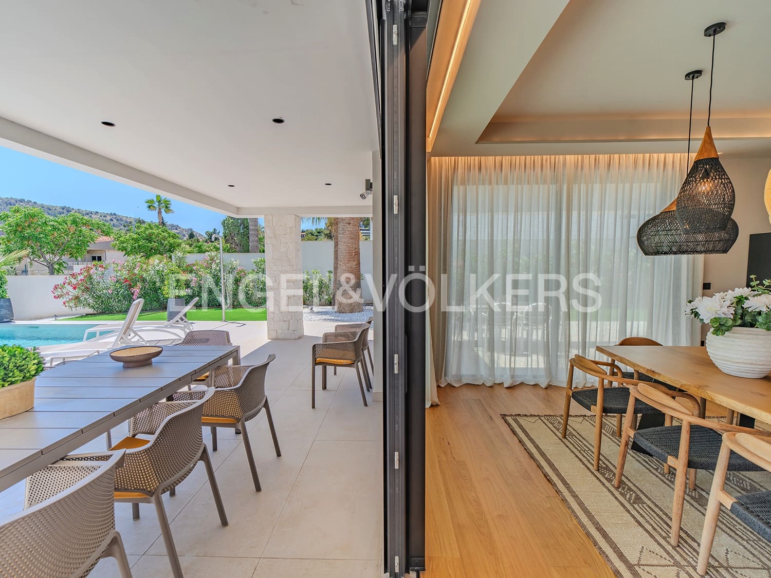 Villa for sale in Alicante / Alacant city with pool garage - € 2,650,000 (Ref: 9033212)