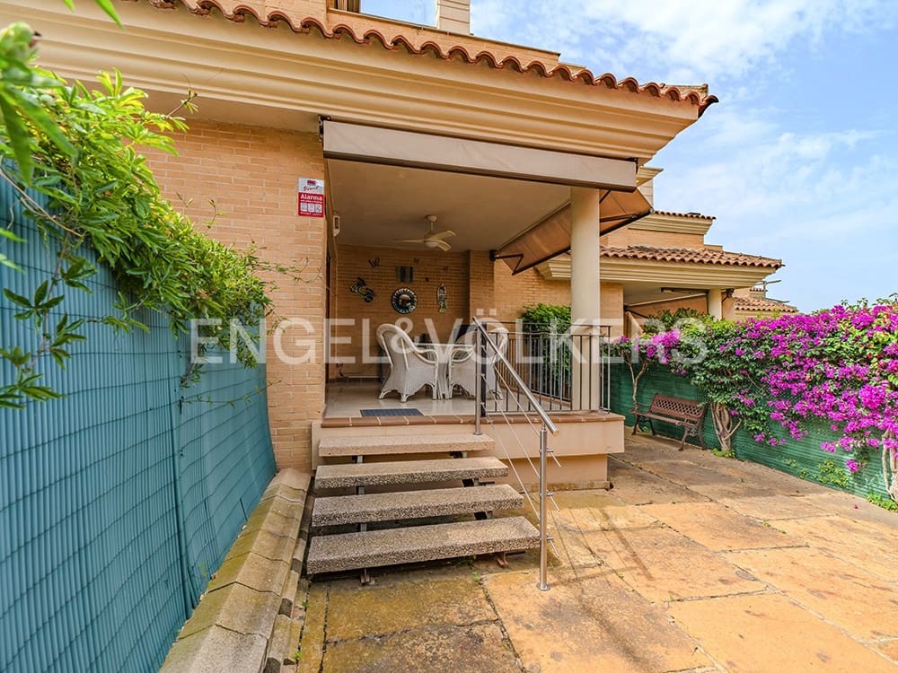 5 soveværelse Semi-Rækkehus til salg i Alicante by med swimmingpool garage - € 940.000 (Ref: 9082762)