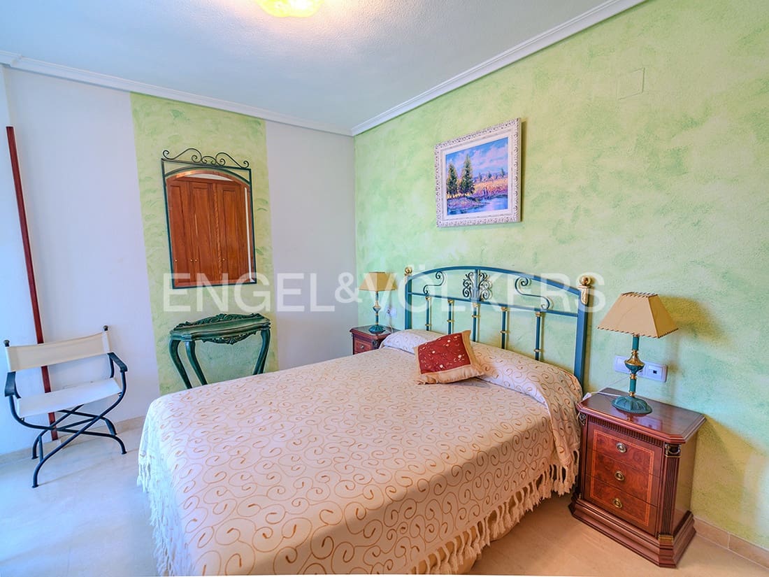 5 soveværelse Semi-Rækkehus til salg i Alicante by med swimmingpool garage - € 940.000 (Ref: 9082762)