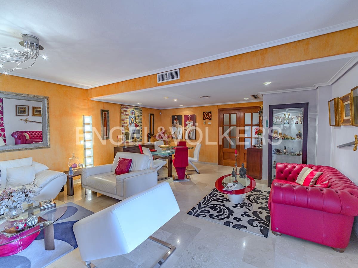 5 soveværelse Semi-Rækkehus til salg i Alicante by med swimmingpool garage - € 940.000 (Ref: 9082762)