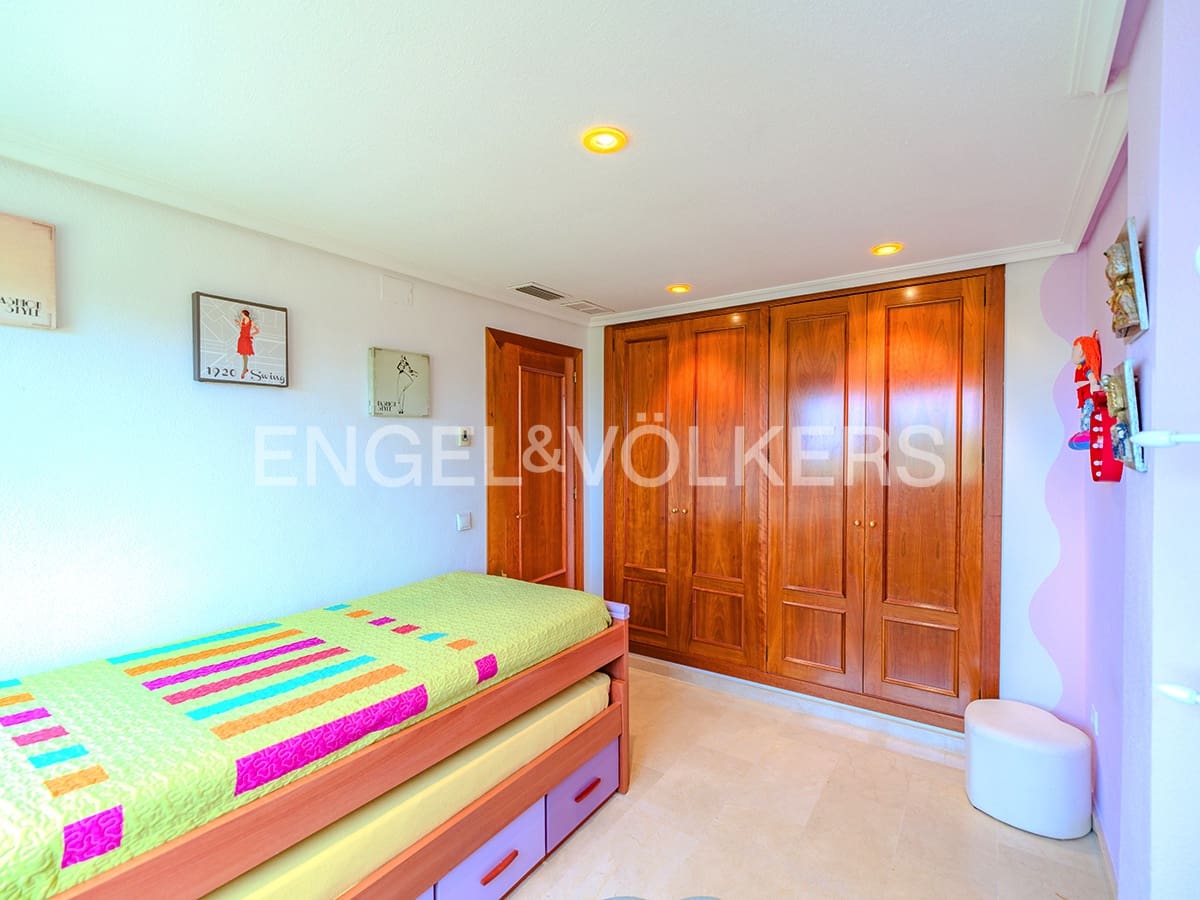 5 soveværelse Semi-Rækkehus til salg i Alicante by med swimmingpool garage - € 940.000 (Ref: 9082762)