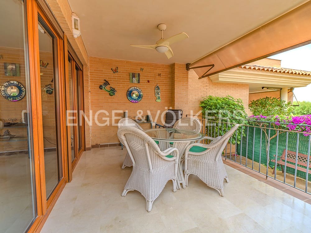 5 soveværelse Semi-Rækkehus til salg i Alicante by med swimmingpool garage - € 940.000 (Ref: 9082762)