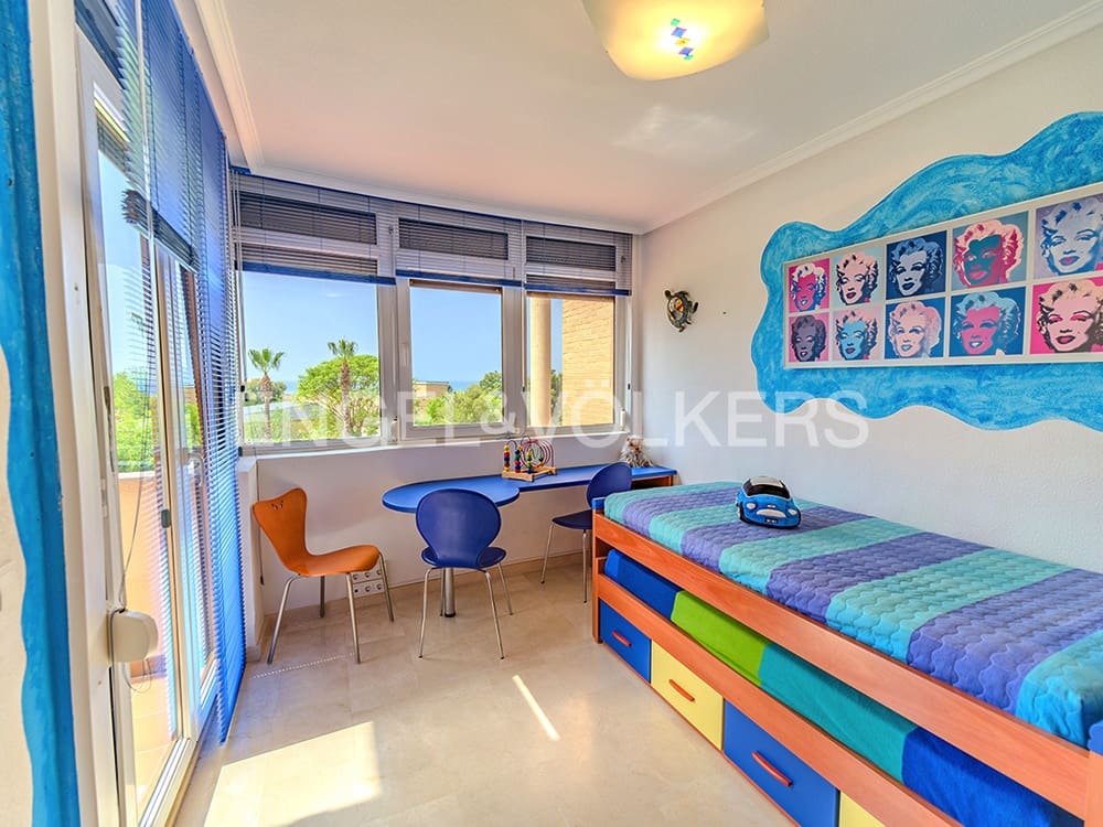 5 soveværelse Semi-Rækkehus til salg i Alicante by med swimmingpool garage - € 940.000 (Ref: 9082762)