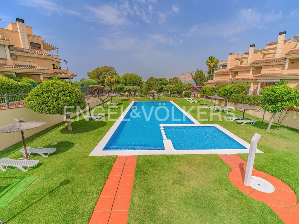 5 soveværelse Semi-Rækkehus til salg i Alicante by med swimmingpool garage - € 940.000 (Ref: 9082762)