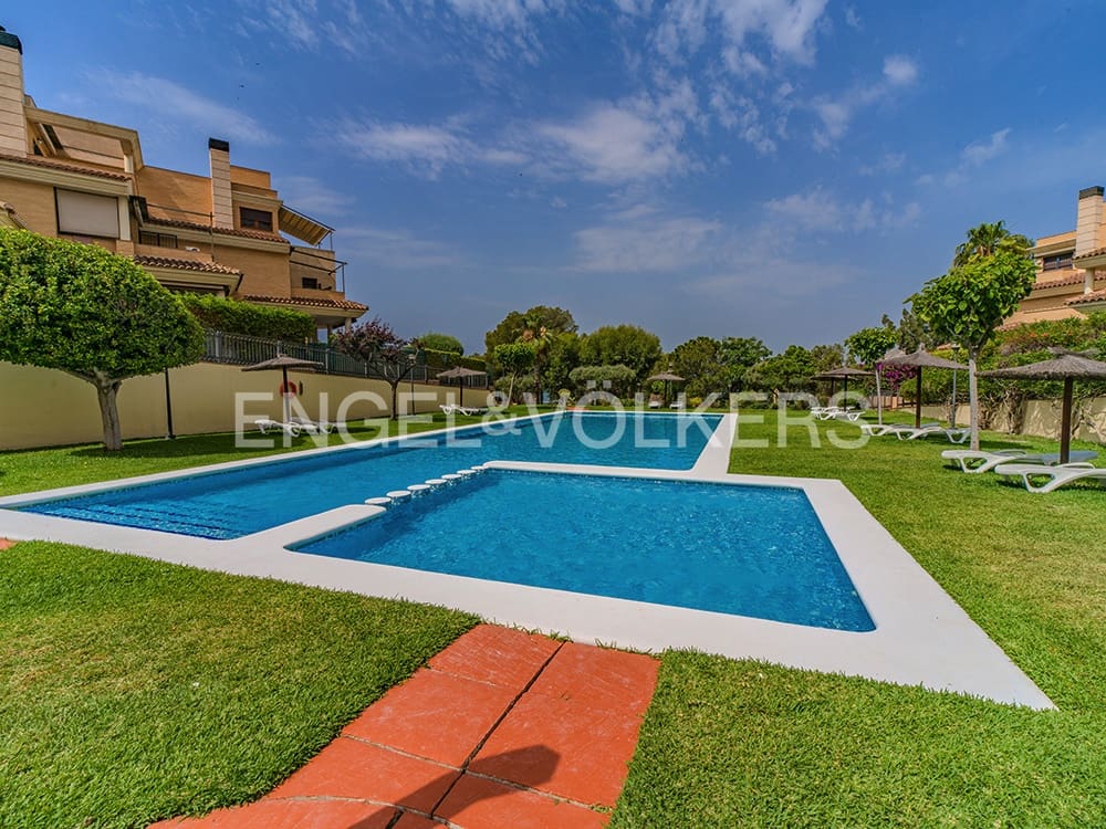 5 soveværelse Semi-Rækkehus til salg i Alicante by med swimmingpool garage - € 940.000 (Ref: 9082762)