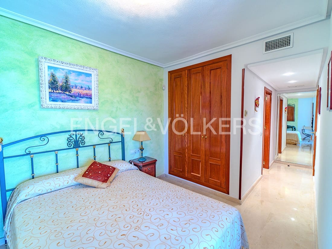 5 soveværelse Semi-Rækkehus til salg i Alicante by med swimmingpool garage - € 940.000 (Ref: 9082762)