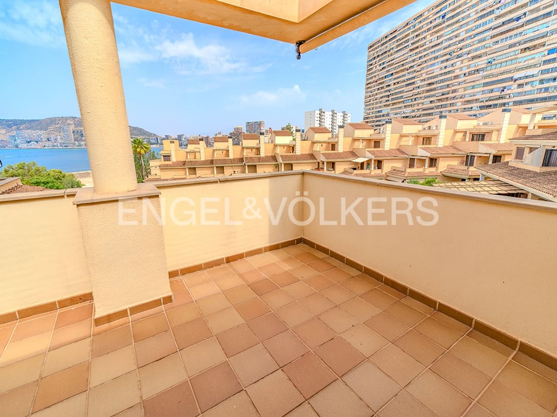 5 soveværelse Semi-Rækkehus til salg i Alicante by med swimmingpool garage - € 940.000 (Ref: 9082762)