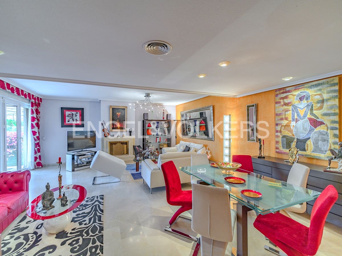 5 soveværelse Semi-Rækkehus til salg i Alicante by med swimmingpool garage - € 940.000 (Ref: 9082762)