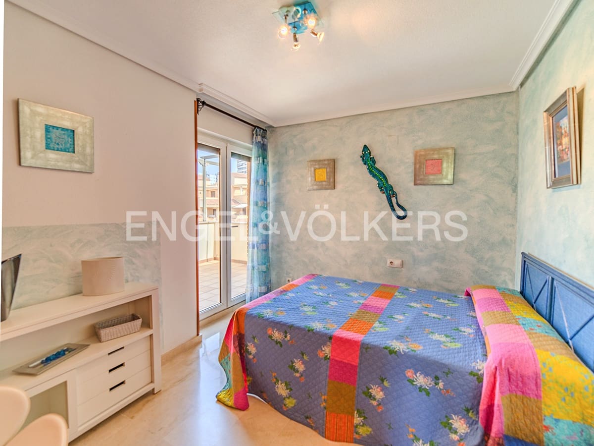 5 soveværelse Semi-Rækkehus til salg i Alicante by med swimmingpool garage - € 940.000 (Ref: 9082762)