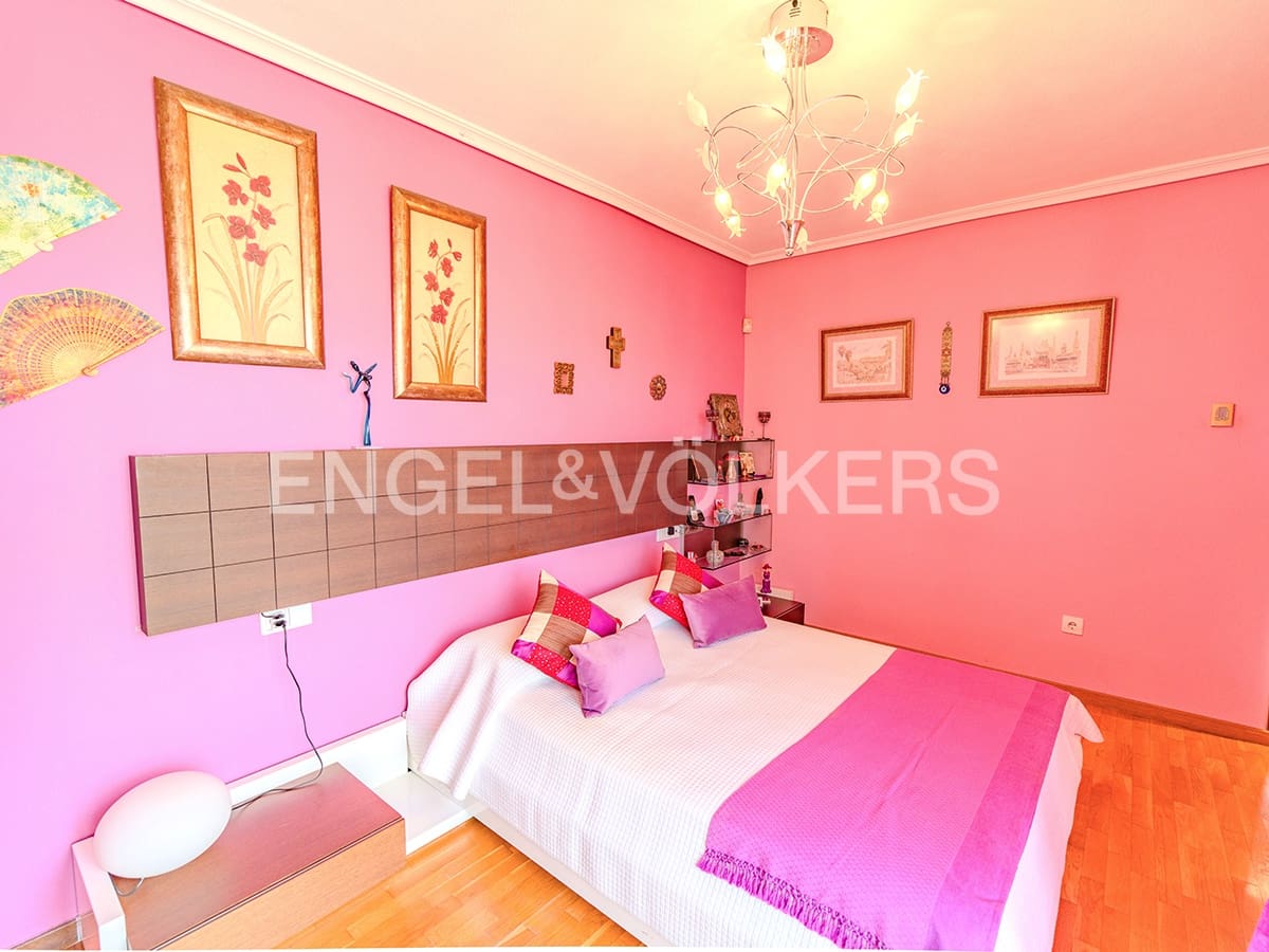 5 soveværelse Semi-Rækkehus til salg i Alicante by med swimmingpool garage - € 940.000 (Ref: 9082762)