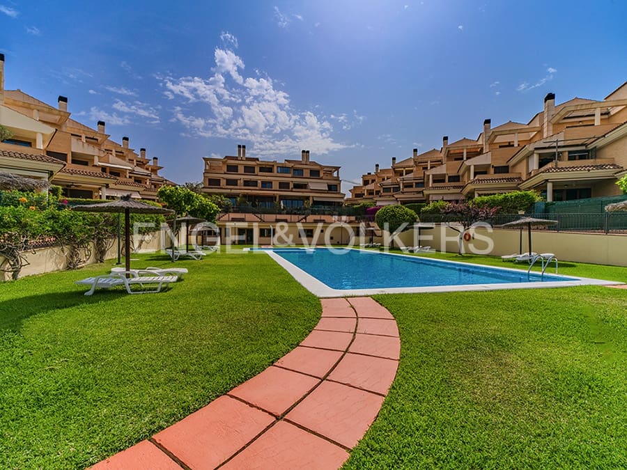 5 soveværelse Semi-Rækkehus til salg i Alicante by med swimmingpool garage - € 940.000 (Ref: 9082762)