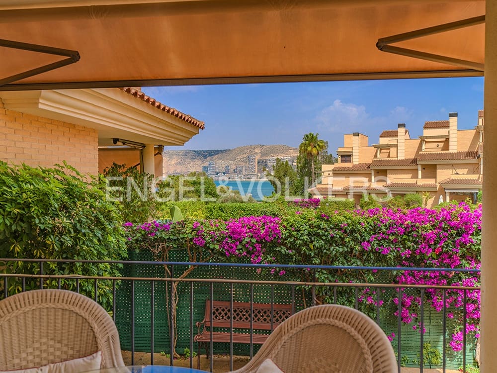 5 soveværelse Semi-Rækkehus til salg i Alicante by med swimmingpool garage - € 940.000 (Ref: 9082762)