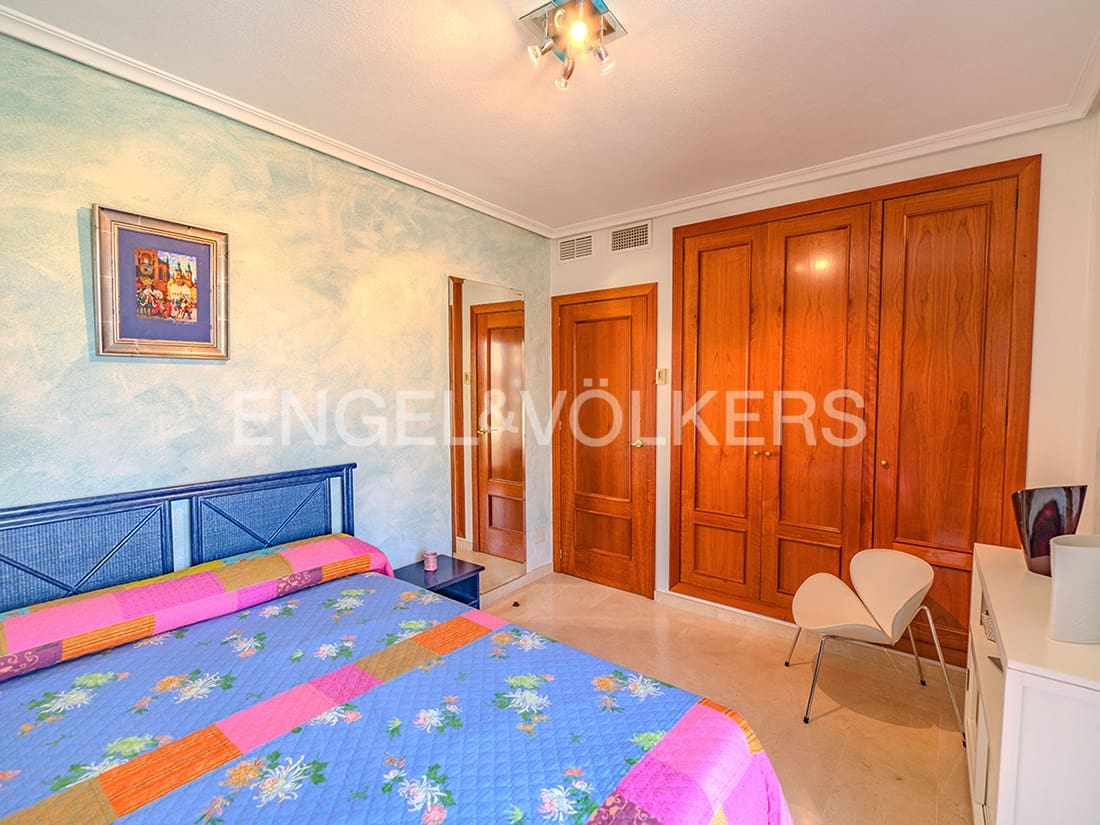 5 soveværelse Semi-Rækkehus til salg i Alicante by med swimmingpool garage - € 940.000 (Ref: 9082762)