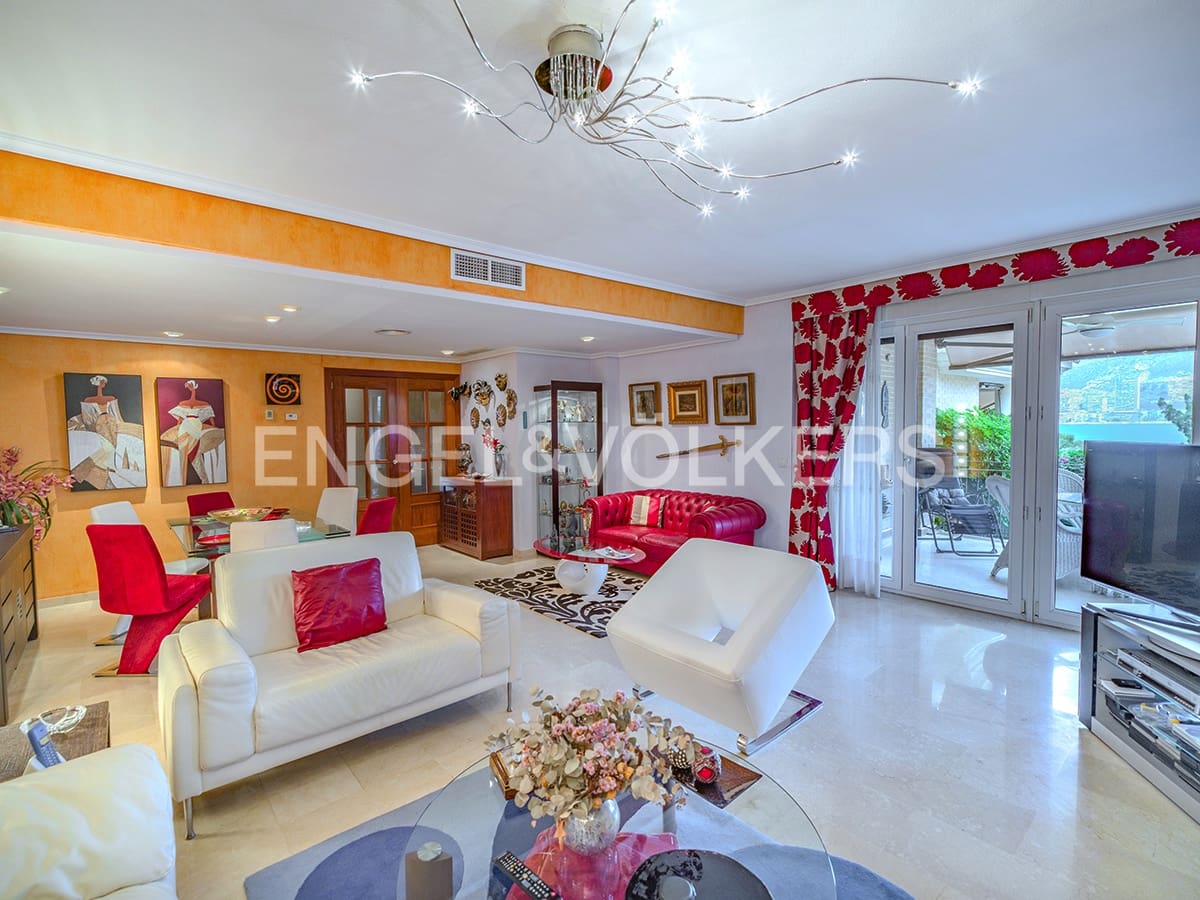 5 soveværelse Semi-Rækkehus til salg i Alicante by med swimmingpool garage - € 940.000 (Ref: 9082762)