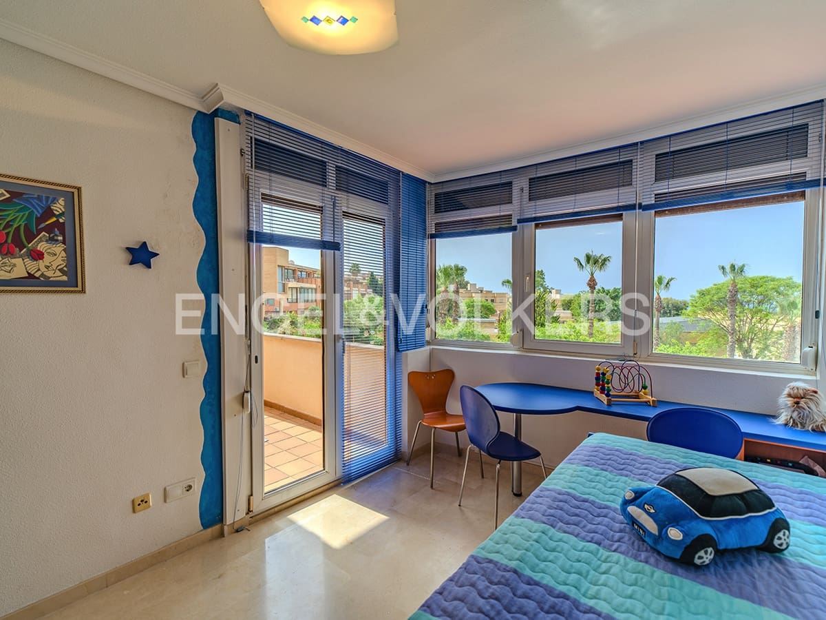 5 soveværelse Semi-Rækkehus til salg i Alicante by med swimmingpool garage - € 940.000 (Ref: 9082762)