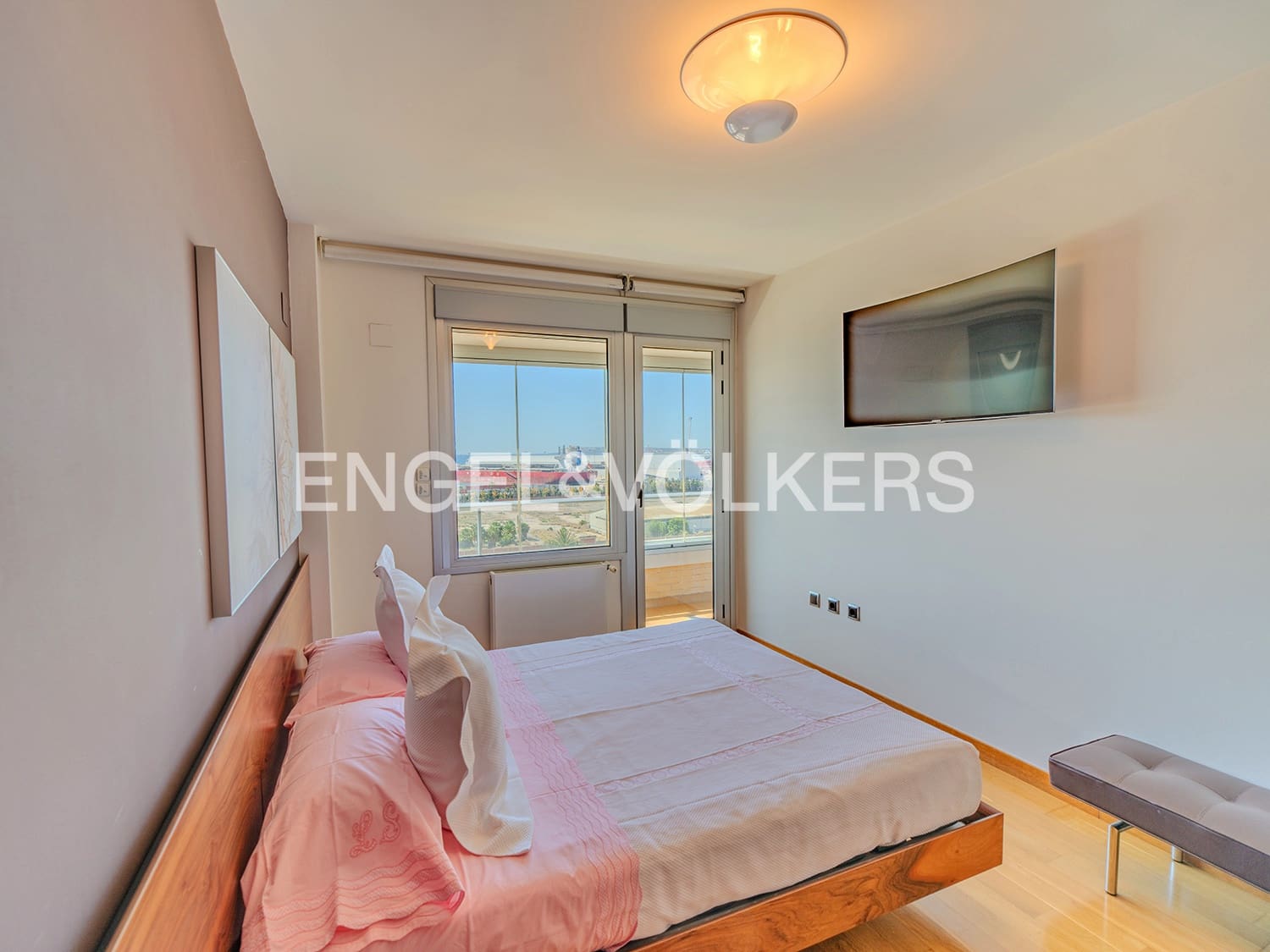 4 bedroom Penthouse for sale in Alicante / Alacant city with garage - € 1,080,000 (Ref: 9084292)