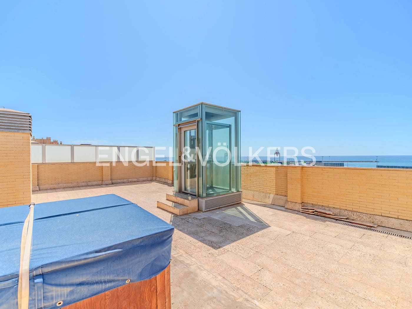4 bedroom Penthouse for sale in Alicante / Alacant city with garage - € 1,080,000 (Ref: 9084292)