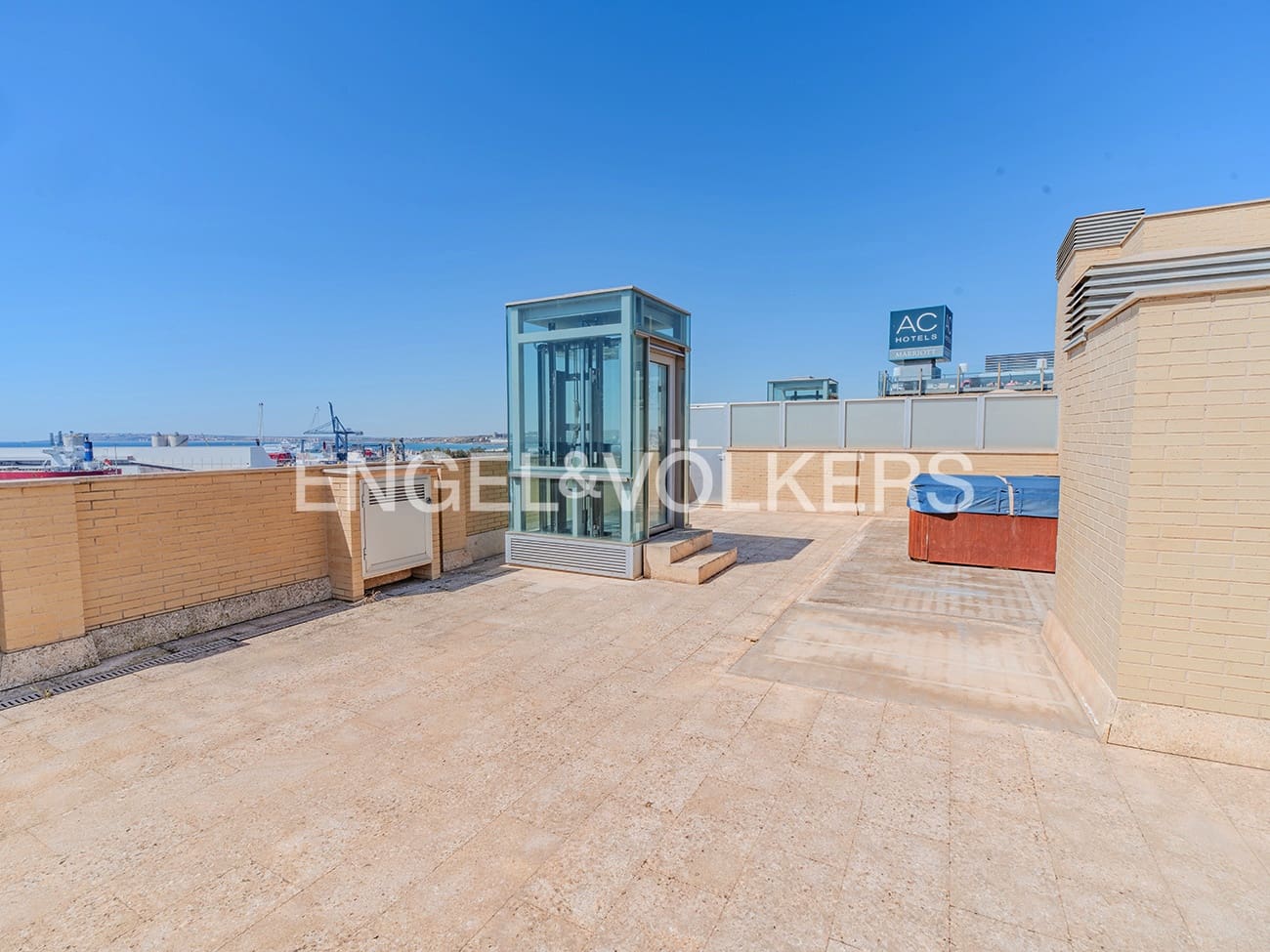4 bedroom Penthouse for sale in Alicante / Alacant city with garage - € 1,080,000 (Ref: 9084292)