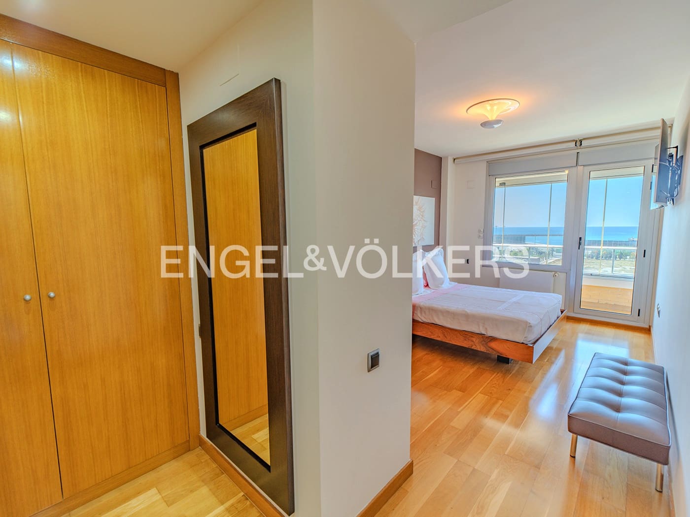 4 bedroom Penthouse for sale in Alicante / Alacant city with garage - € 1,080,000 (Ref: 9084292)