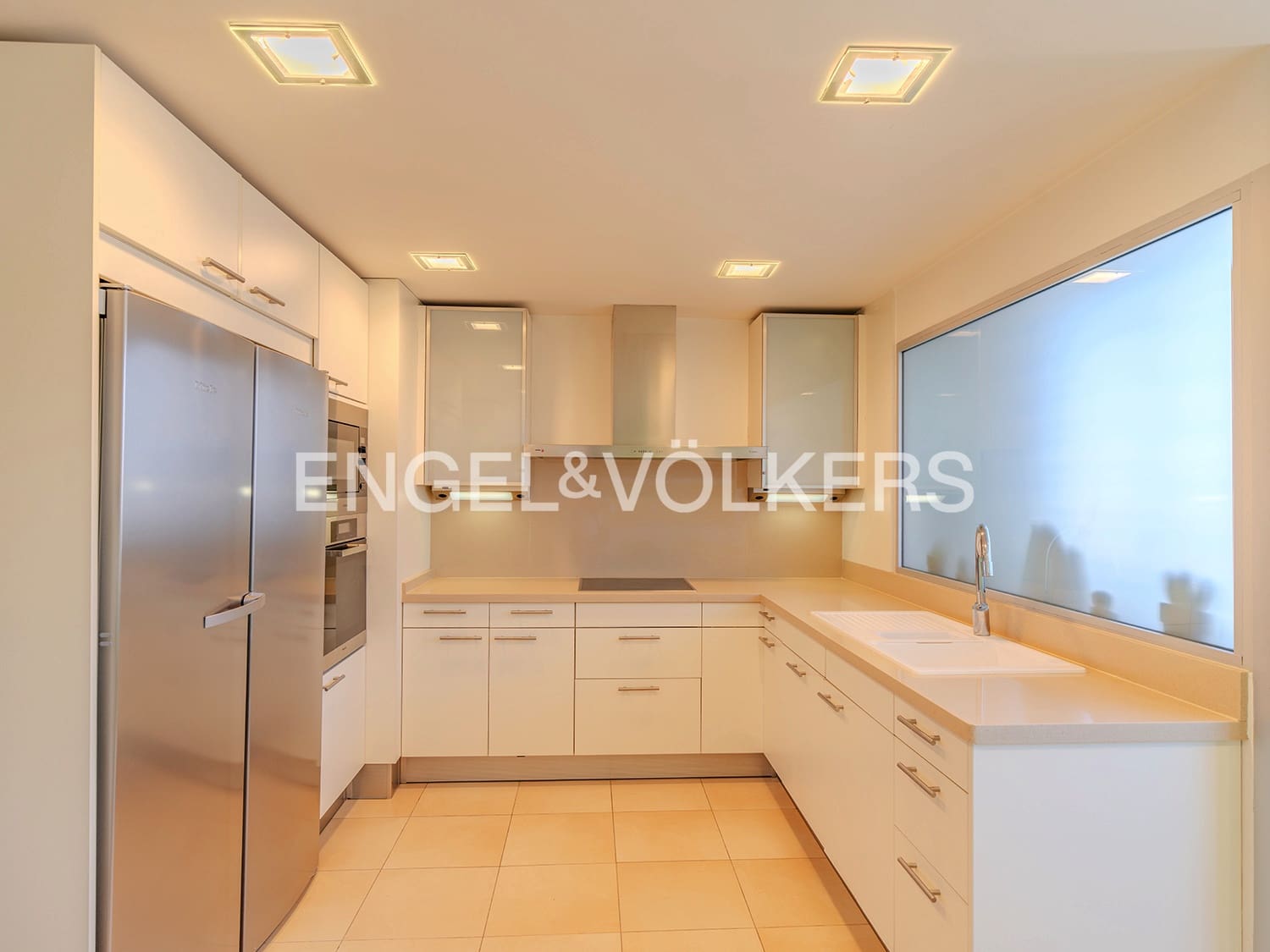 4 bedroom Penthouse for sale in Alicante / Alacant city with garage - € 1,080,000 (Ref: 9084292)
