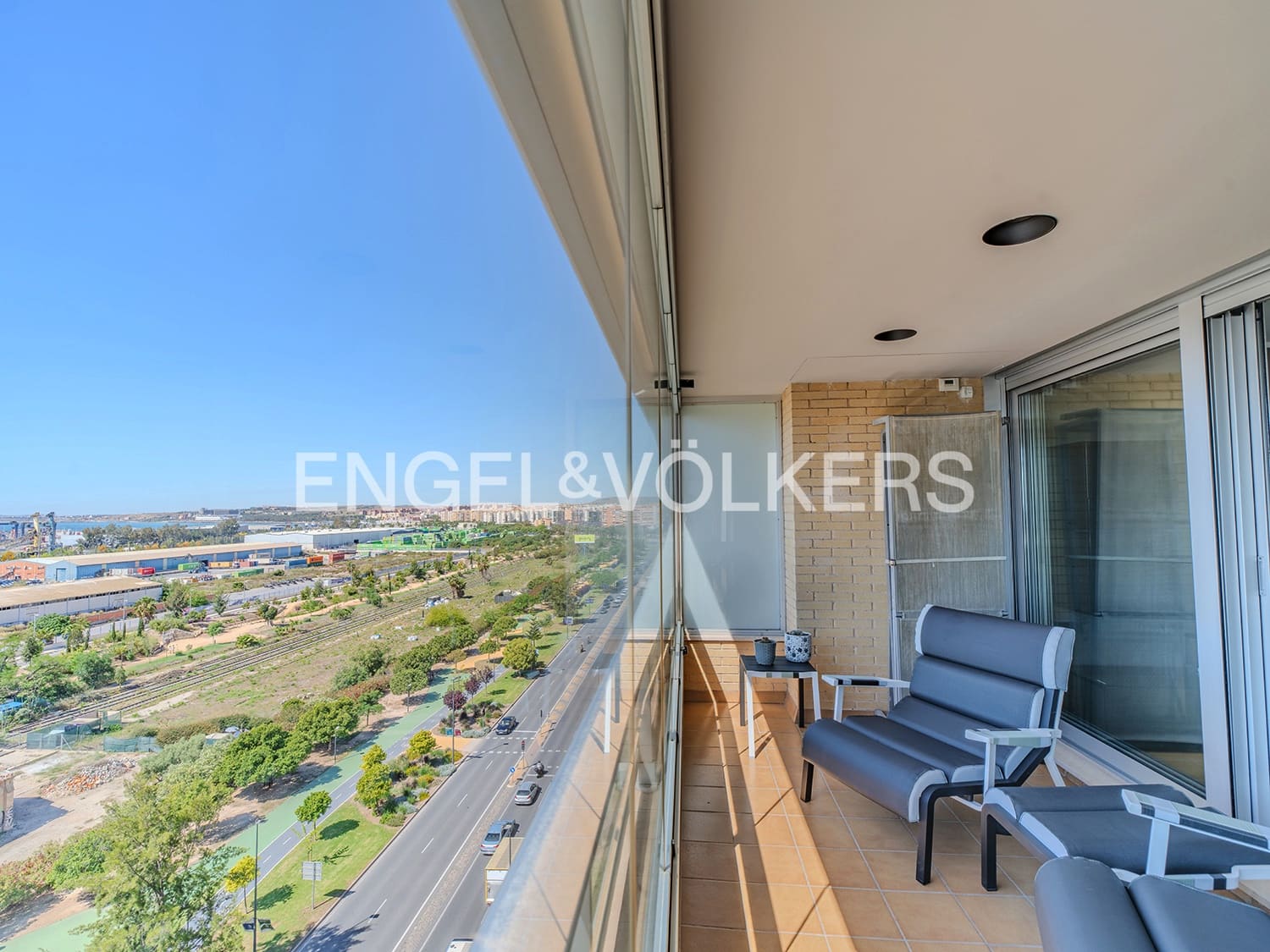 4 bedroom Penthouse for sale in Alicante / Alacant city with garage - € 1,080,000 (Ref: 9084292)